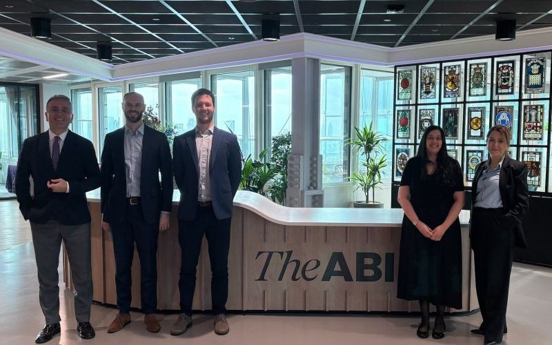 Türkiye Sigorta Birliği (TSB) Genel Sekreter Yardımcıları Aysun Yıldız, PhD ve Şenol S. Şentürk, Londra’da İngiliz Sigortacılar Birliği’ni (The ABI) ziyaret etti.